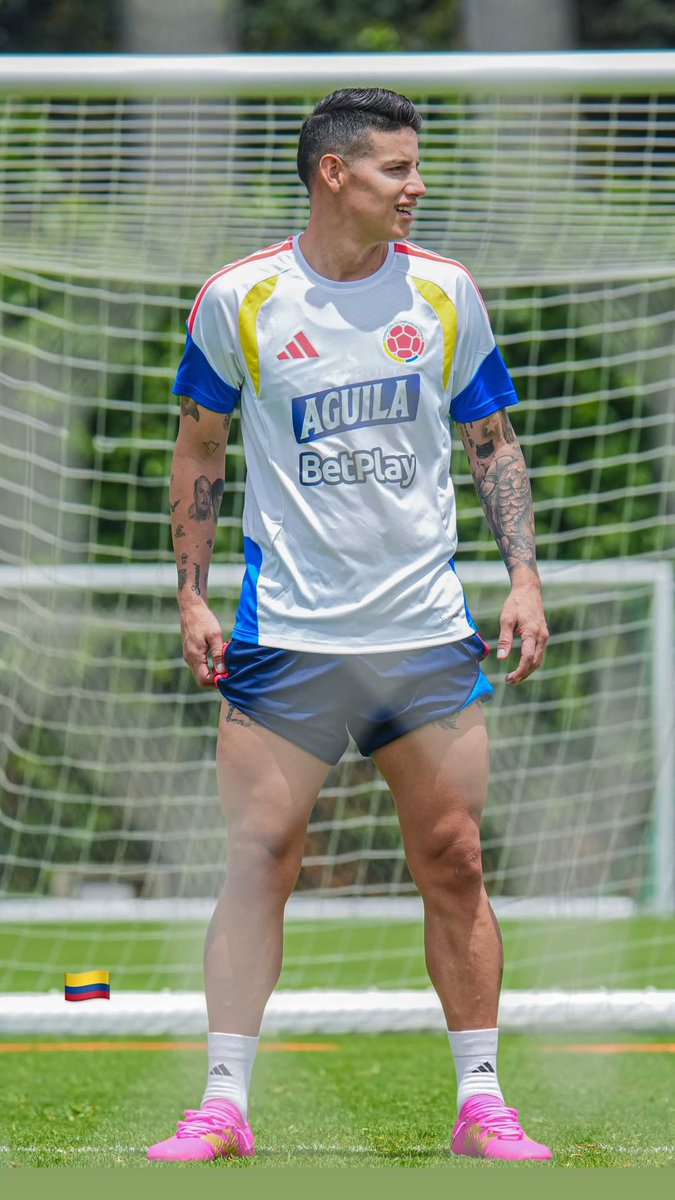 jamesdrocol10's tweet photo. Entrenamiento de James Rodríguez 
@FCFSeleccionCol @jamesdrodriguez https://t.co/zPl8o4xOh3