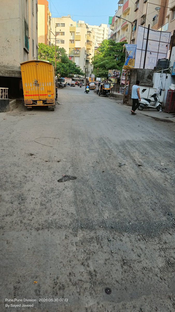 javeed571's tweet photo. @PMCPune kindly clear debris lying on the road, leading to Unity Park Kondhwa Khurd Pune 411048. https://t.co/v8ulzDuKP9