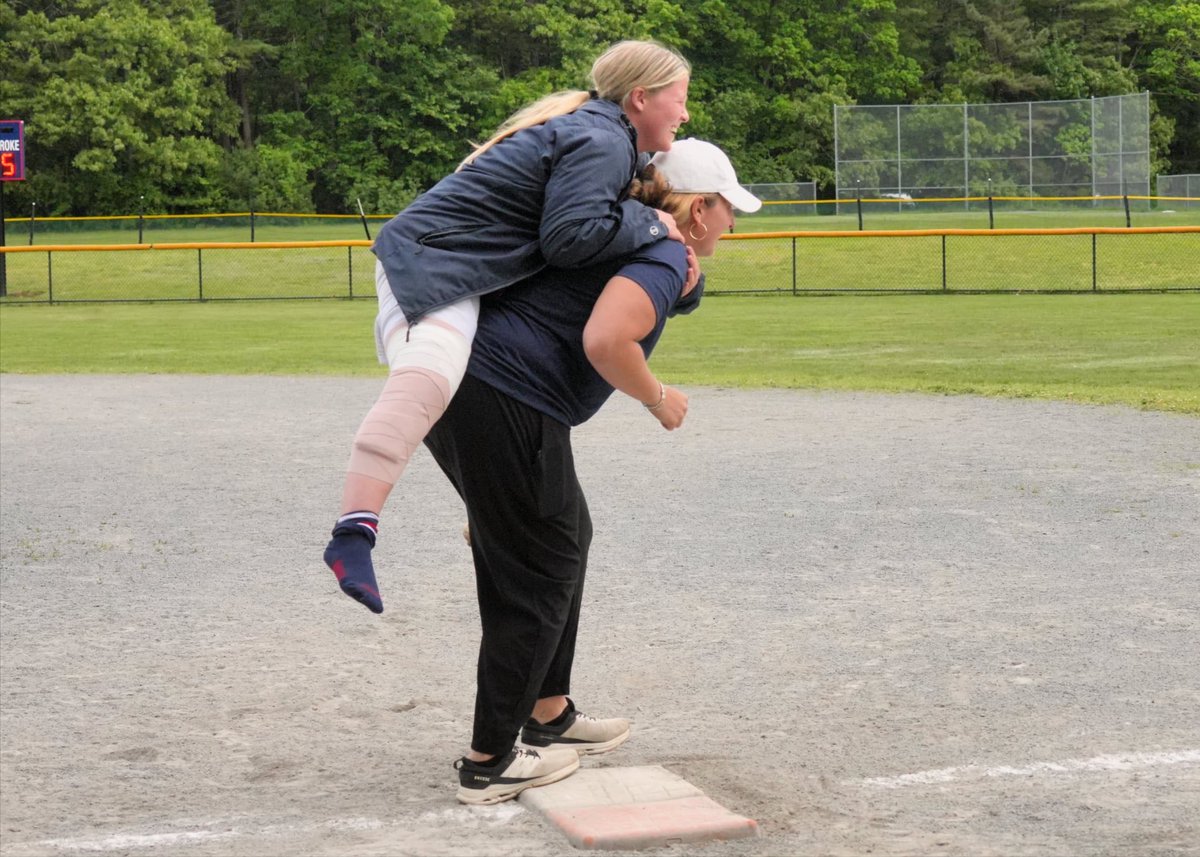 AndyillesPhotog's tweet photo. A heartbreaking end to an incredible season… Pembroke girls Softball was amazing!

Happy graduation to the seniors!!!

https://t.co/GOWscv86NX

@phtitans @titans_sball
@patriotleagueMA @sports_ledger https://t.co/U2fu32XhHg