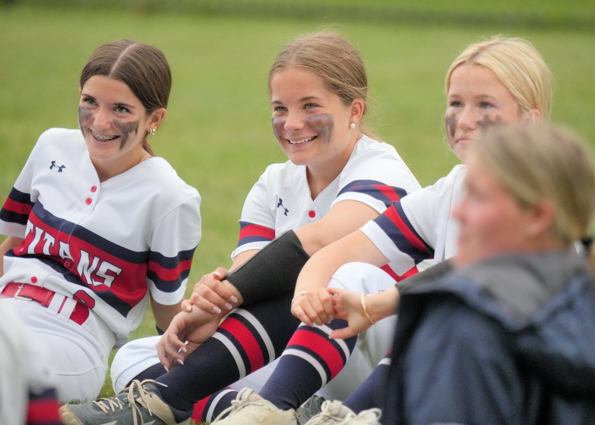 AndyillesPhotog's tweet photo. A heartbreaking end to an incredible season… Pembroke girls Softball was amazing!

Happy graduation to the seniors!!!

https://t.co/GOWscv86NX

@phtitans @titans_sball
@patriotleagueMA @sports_ledger https://t.co/U2fu32XhHg