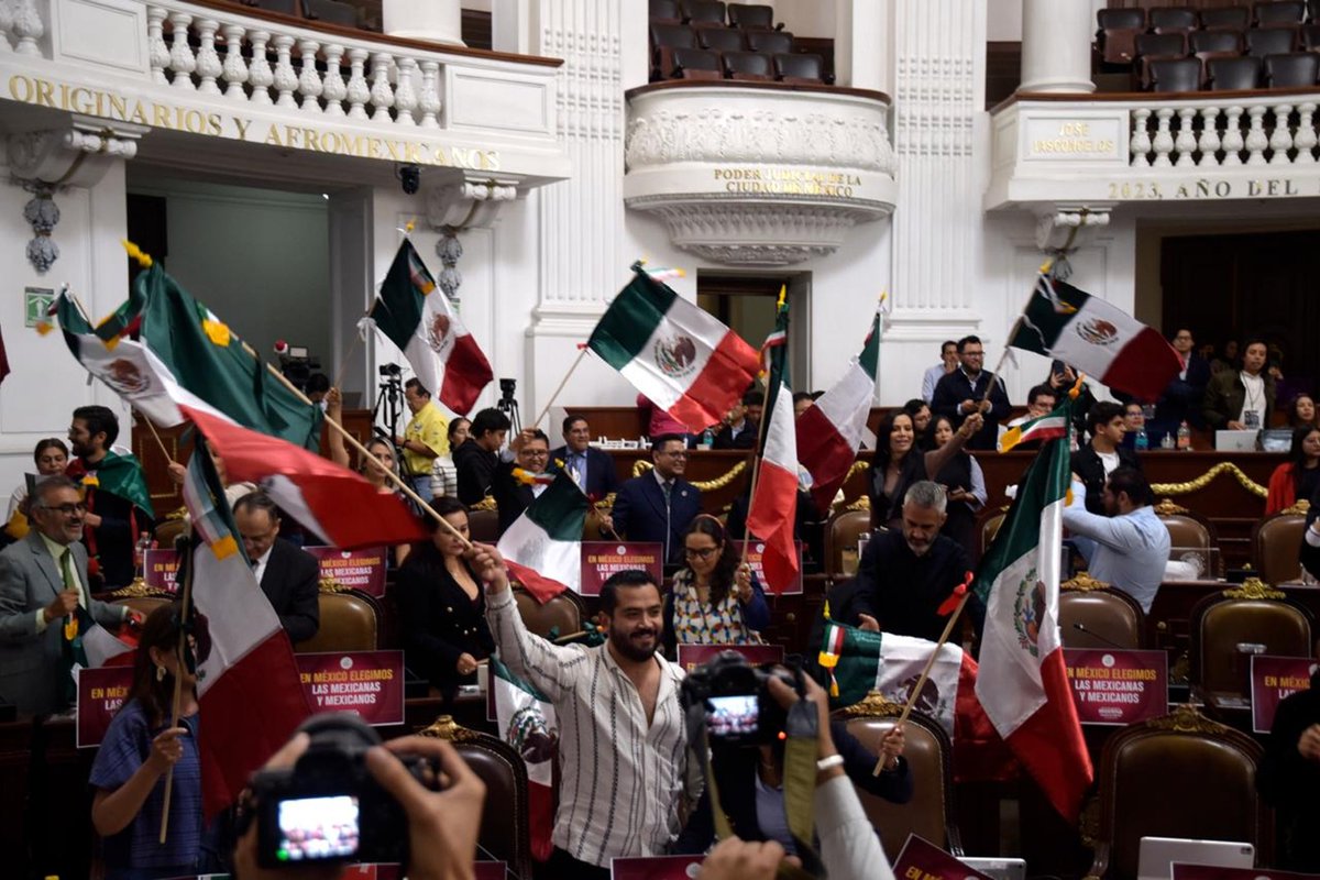 IsraelMorenoVC's tweet photo. Hoy llevamos a cabo una intensa jornada legislativa en el Congreso de la Ciudad, donde analizamos y discutimos temas de gran relevancia para el fortalecimiento de nuestras instituciones democráticas.

Durante la sesión, abordamos la minuta con proyecto de decreto en materia de Reforma del Poder Judicial, un tema fundamental para continuar consolidando un sistema de justicia más eficiente, cercano a la ciudadanía y acorde a las necesidades de nuestro país.

Asimismo, discutimos la minuta que propone incorporar una nueva causal de nulidad de elecciones por intervención extranjera, con el objetivo de fortalecer la soberanía nacional, la legalidad y la certeza de nuestros procesos democráticos.

Seguiremos trabajando con responsabilidad, compromiso y visión de futuro para construir una Ciudad y un país con instituciones más sólidas, transparentes y al servicio de la gente.

#IMR  #CongresoCDMX #TrabajoLegislativo #PoderJudicial #Democracia