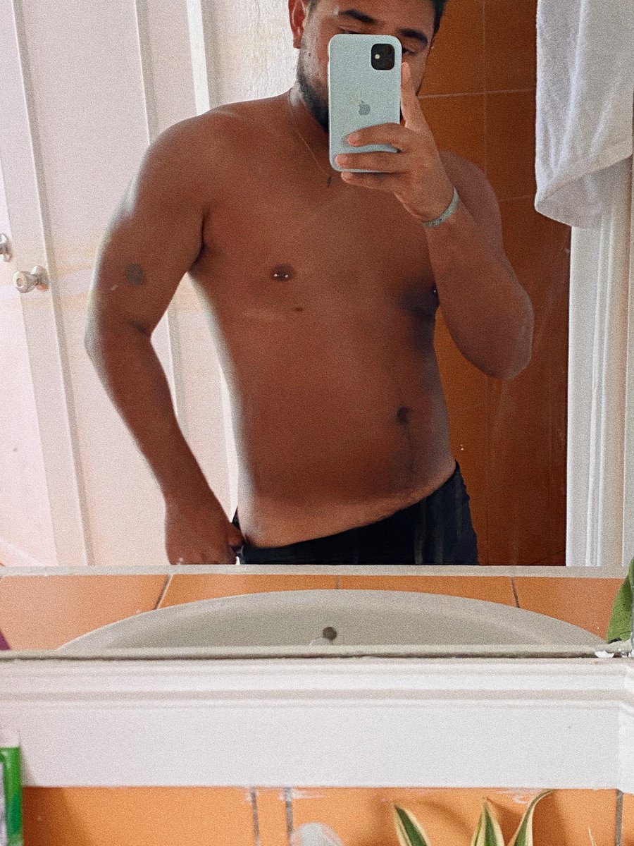 AlanBreeto's tweet photo. got a little burned 🐚 ☀️ https://t.co/ZxUkAbgFMM