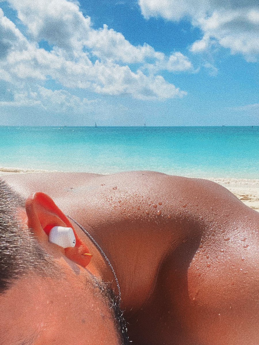 AlanBreeto's tweet photo. got a little burned 🐚 ☀️ https://t.co/ZxUkAbgFMM