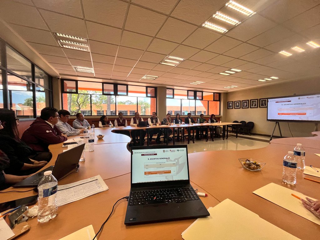 CemVillaVict's tweet photo. Agradecimiento especial a @TESVB, por recibirnos en sus instalaciones para llevar la 2da sesión del Comité de Vinculación. Gracias por  su entusiasmo. Escuelas como la suya son las que construyen comunidad.
#ApasionadamenteCONALEP 
#OrgullosamenteCONALEP https://t.co/fMXcnigyVa