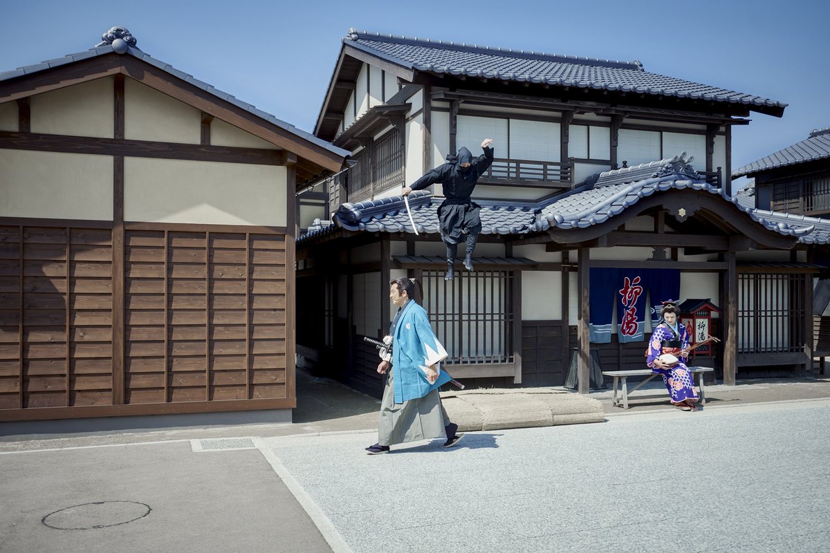 kachinta's tweet photo. いよいよ、明日が千穐楽！
360°リアルタイムドラマ「花嫁道中 桜の宴」。

リニューアルオープンを飾るメインショーとして、開催しこれまでたくさんの方にご覧いただきました、「花嫁道中 桜の宴」。
村全体を舞台に、リアルタイムでドラマが展開する新たなライブショー。
さまざまな人物たちが生きる江戸時代のとある一日をあなたは自由に過ごしながら、時に事件が起きる大きな物語を共に体験する。思わず現代を忘れる圧倒的な没入体験。

フィナーレの「花嫁道中」を含め、全10個のショーがございますので、ぜひ「瓦版」をゲットして全てのショーを制覇してください✨
昼と夜で雰囲気も違って楽しめるのでぜひどちらもご覧いただきたいです👀✨

みなさまのご来村、お待ちしております🌸

https://t.co/jbPtVO8Mup

360°リアルタイムドラマ「花嫁道中 桜の宴」
①13:30〜
②20:00〜

- - - - - -
太秦映画村　UZUMASA KYOTO VILLAGE
2026.3.28 第1期 RENEWAL OPEN
「江戸時代の京へ、迷い込む。」

【営業時間】
10:00〜21:00
（一部エリアは18時まで）

#映画村 #太秦映画村 #UZUMASAKYOTOVILLAGE