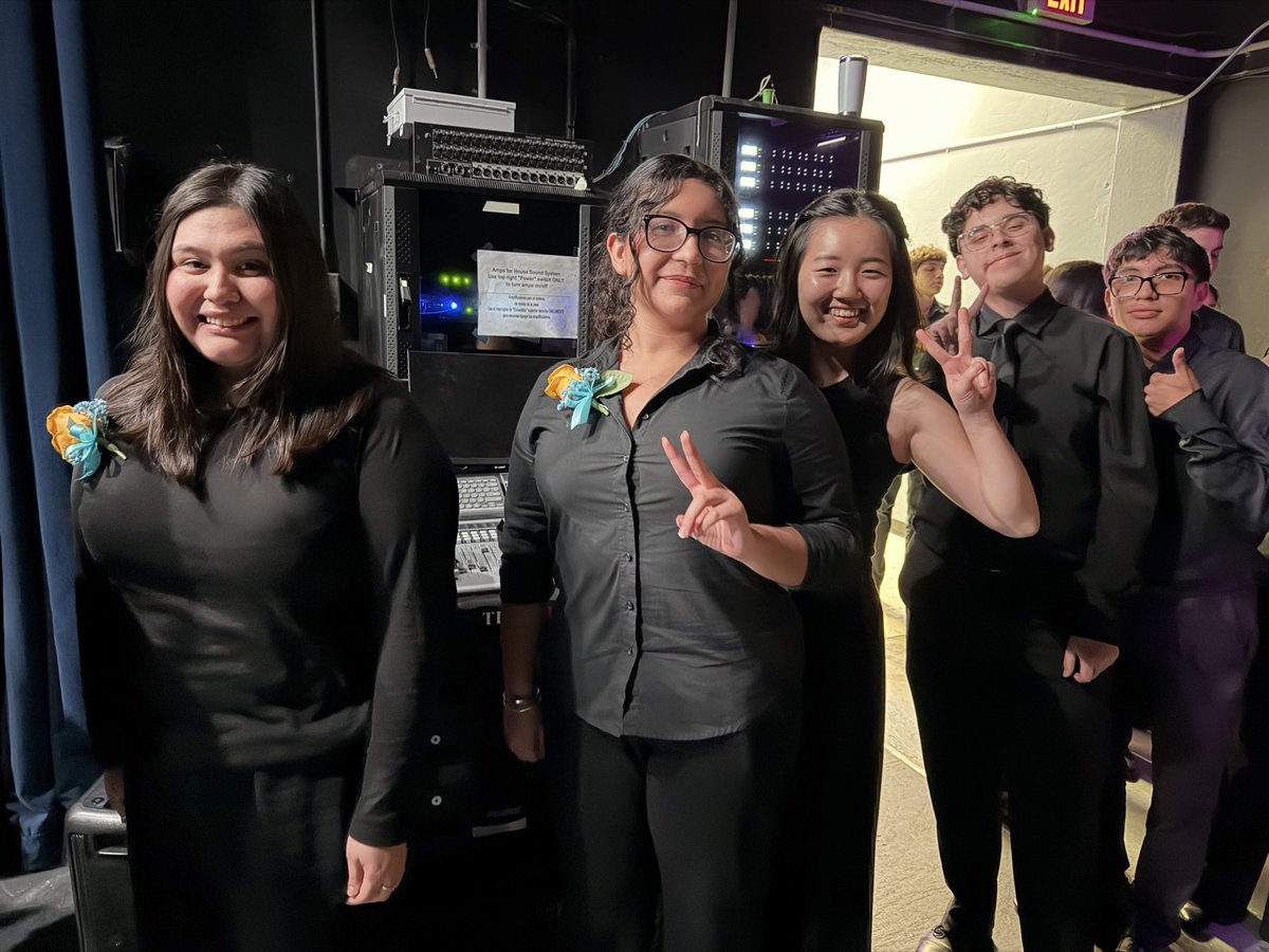 MemorialOrch's tweet photo. Senior camaraderie and celebration before their final performance!
@mcallenfinearts @McAllenISD @McAllenMemorial https://t.co/7oAfwR9sgw