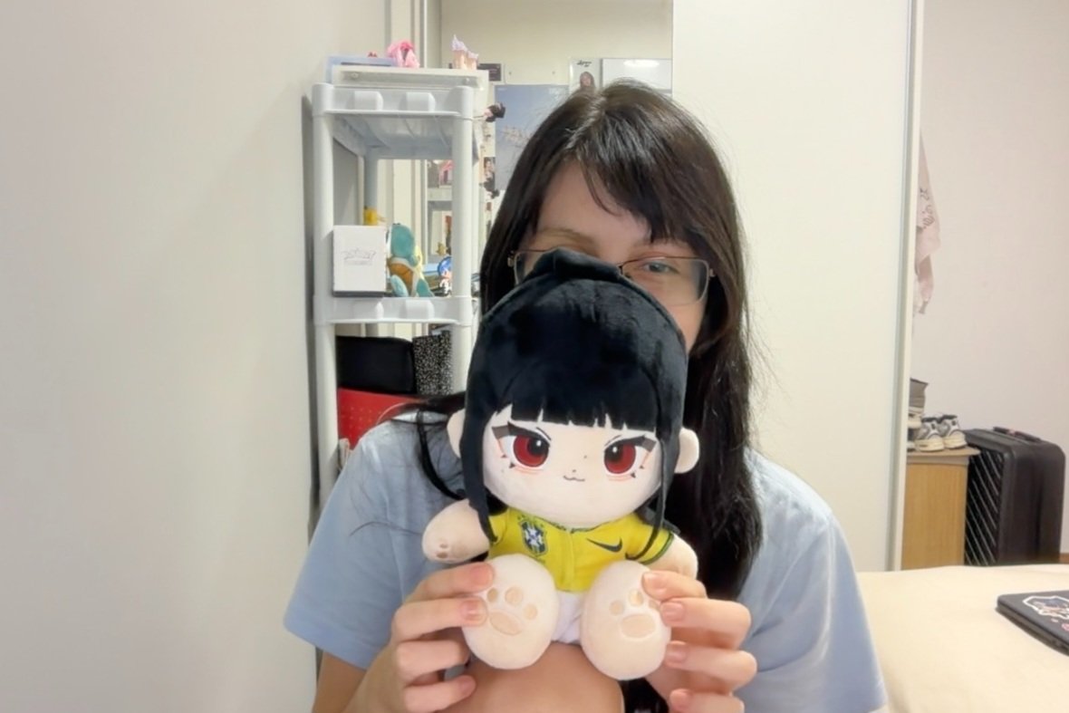 tokyoess's tweet photo. AGORA QUE ELA POSTOU EU POSSO FINALMENTE REVELAR QUE ESSA BONECA MOROU COMIGO https://t.co/d8Uy6Fyghg