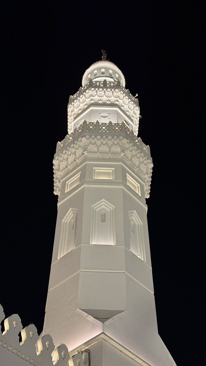 KBHbtw's tweet photo. مسجد قباء والامام عبدالرحمن المغامسي 🤍🤍🤍 https://t.co/SgQ4KxHLpd