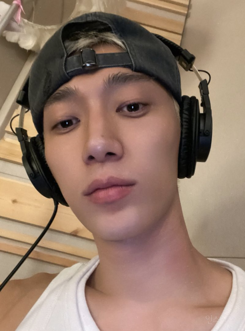 hosusummer2397's tweet photo. 빅스타 멤버였던 김래환 지금은 from20으로 활동 중인데
아버지 선거 도우러 흑발 염색하고 강릉 갔다는 거
알고 팬심 폭발했다 https://t.co/NIV0tnqxxG