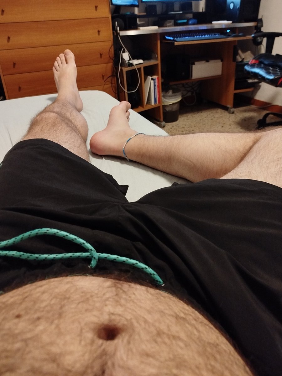agamerbear's tweet photo. It's getting hot here https://t.co/5cBTKK1RRW