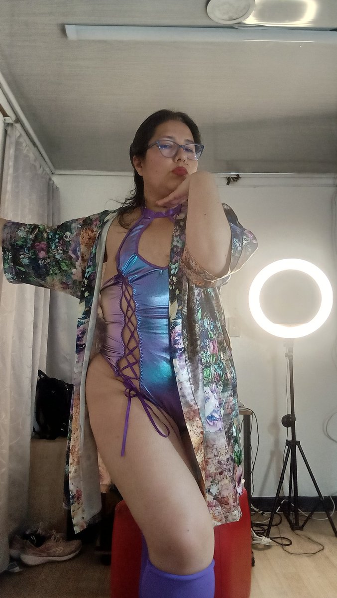 profecachonda89's tweet photo. Sexy diva galáctica #bigass #bighips #sexy #milf https://t.co/8QAxQ8P5ri