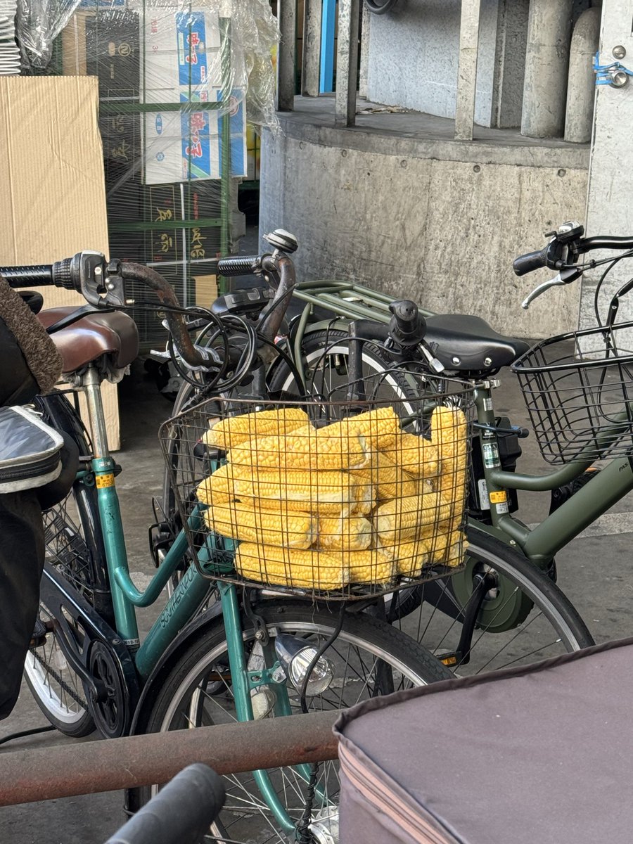 Dice93239385's tweet photo. 市場って感じ https://t.co/nDtbvQrAmd