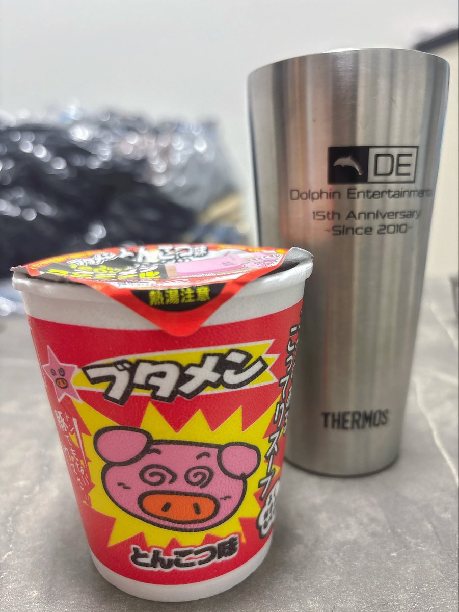 DE_SAYAKA's tweet photo. ゆらちゃんにもらったブタメン！
ありがとう🐷🍜

元気でたよ💪🏻🔥

@yura127_fuwari https://t.co/xhkz1TFqYZ