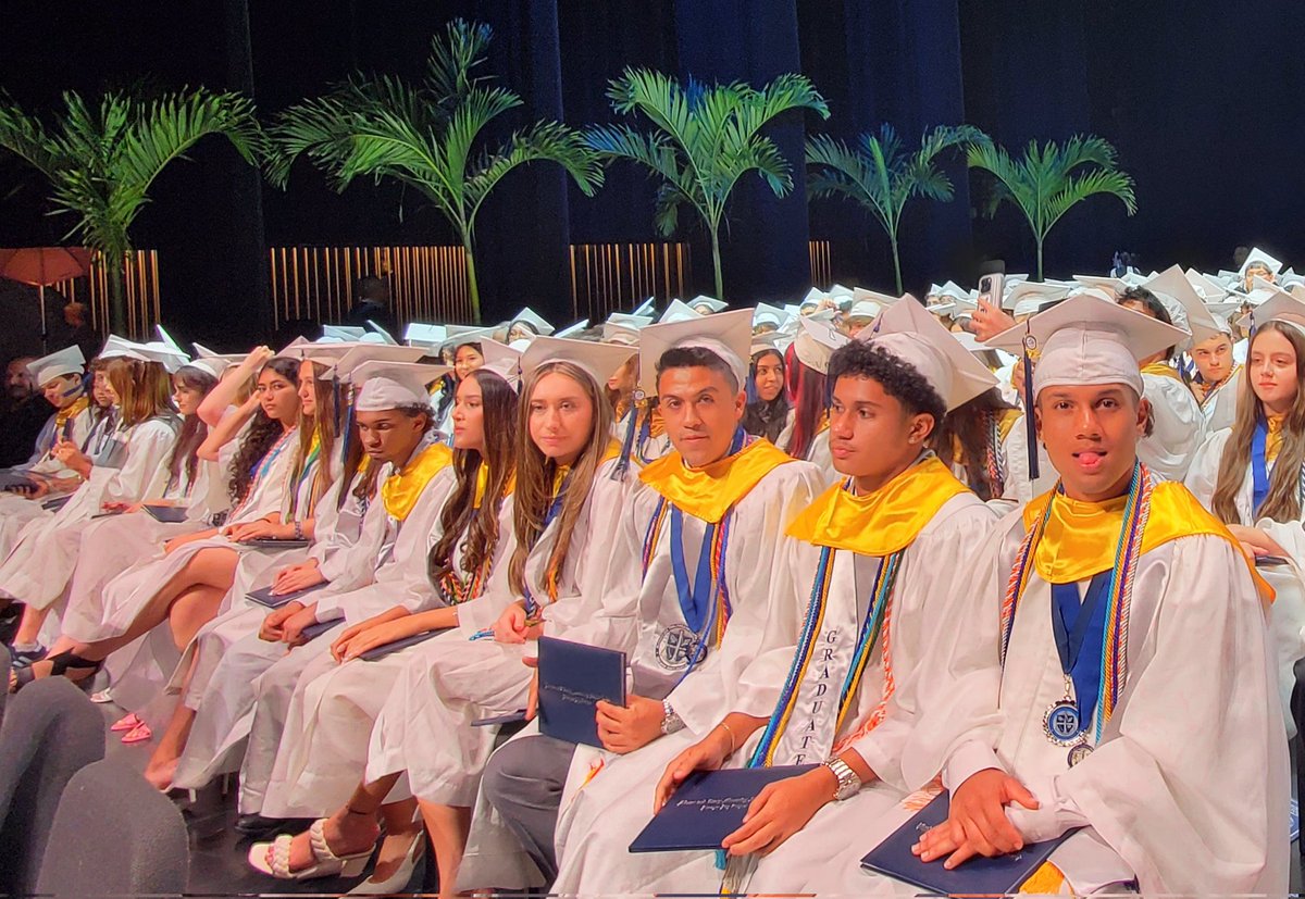 alexsantoyo75's tweet photo. Congratulations to the @atmsenior Class of 2026! https://t.co/pn8STuNbyk