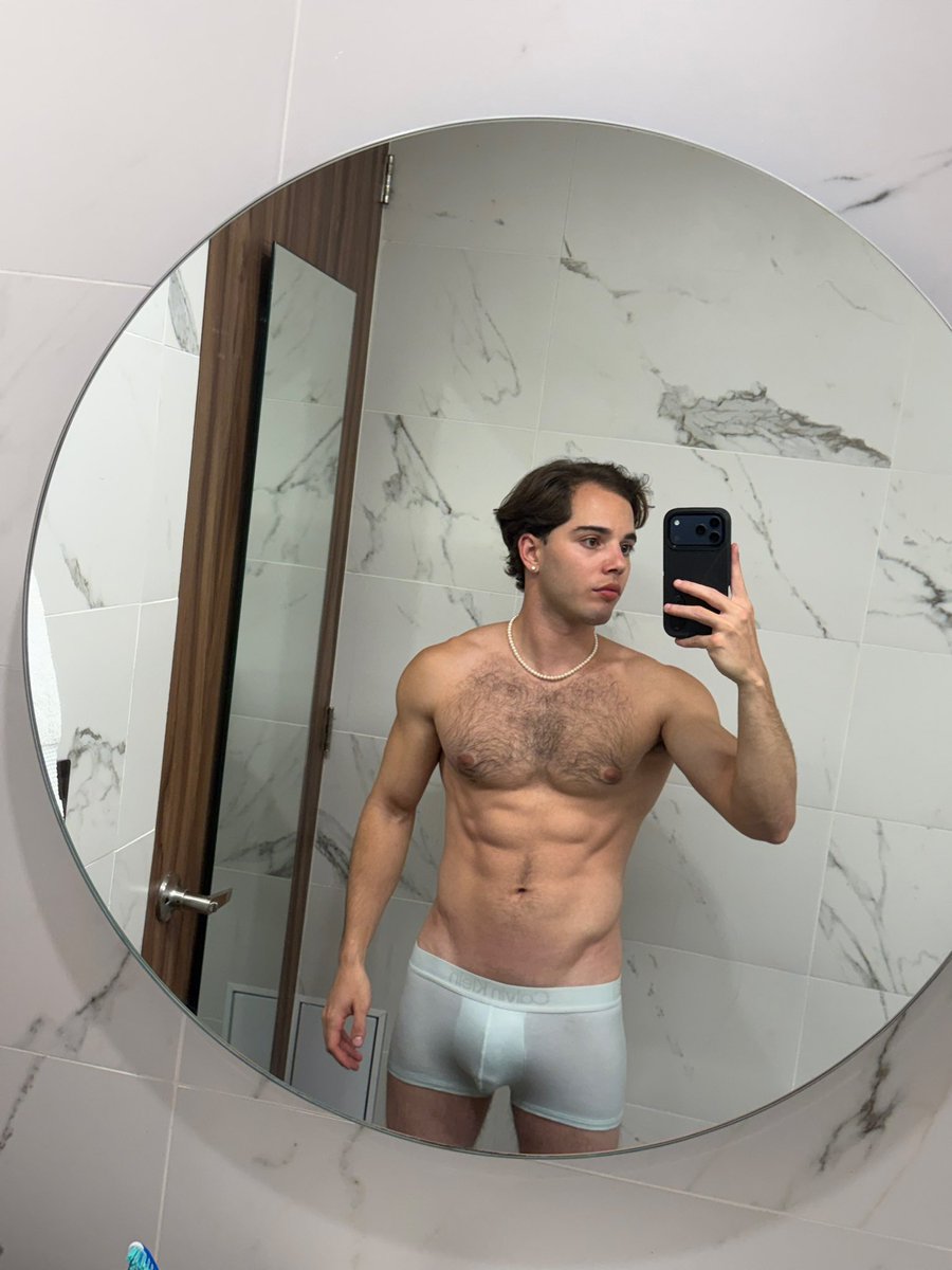 Gus tweet media