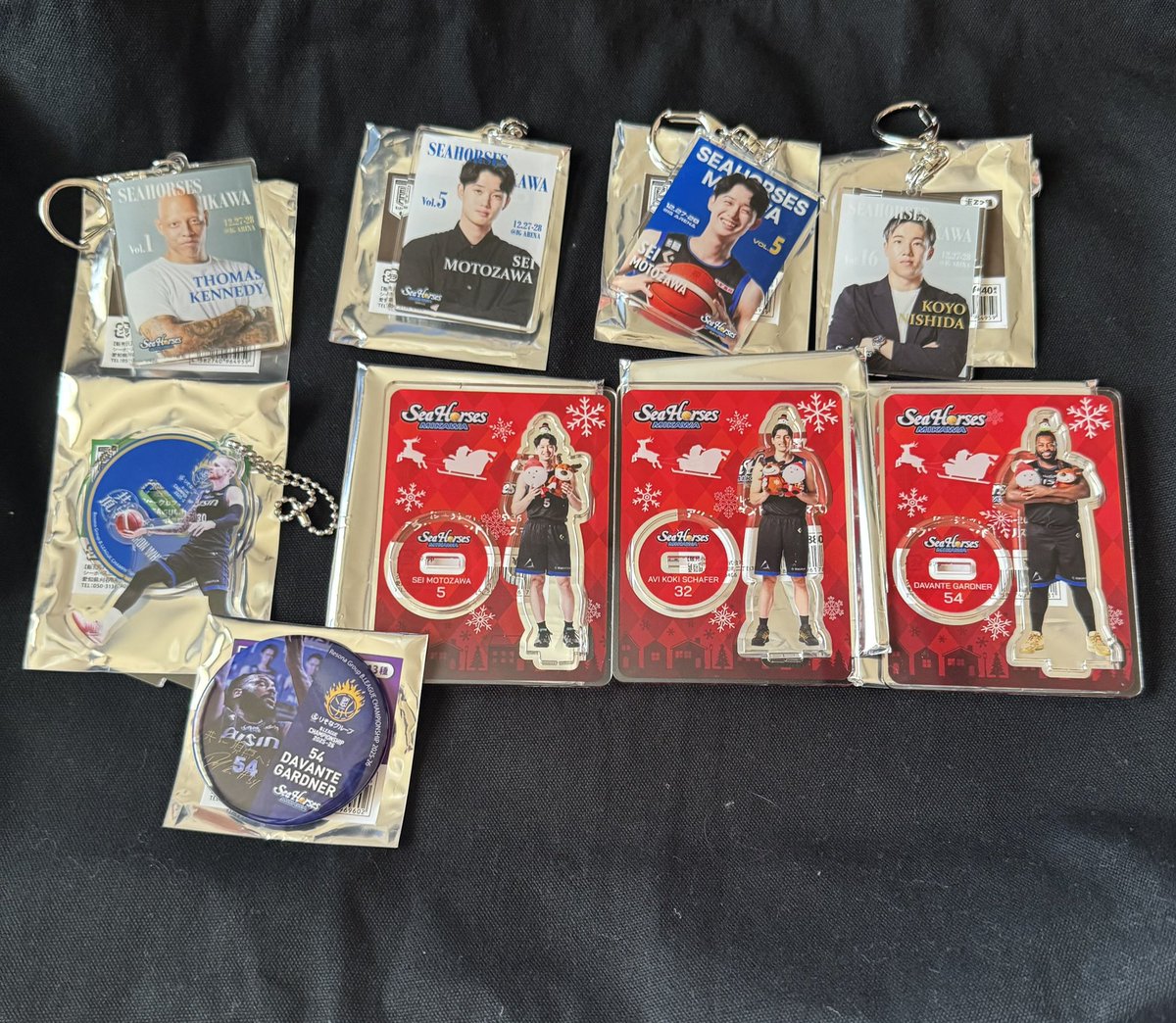 havfrue_k's tweet photo. シーホース三河
グッズ
交換　買取

譲:画像1.2（1 、5 、7 、9 、16 、18 、27 、30 、32 、54）

求:13 または買取（CSグッズ以外は半額）

本日、ファンフェス会場にて交換希望

#シーホース三河 https://t.co/Gzbix9HDc3