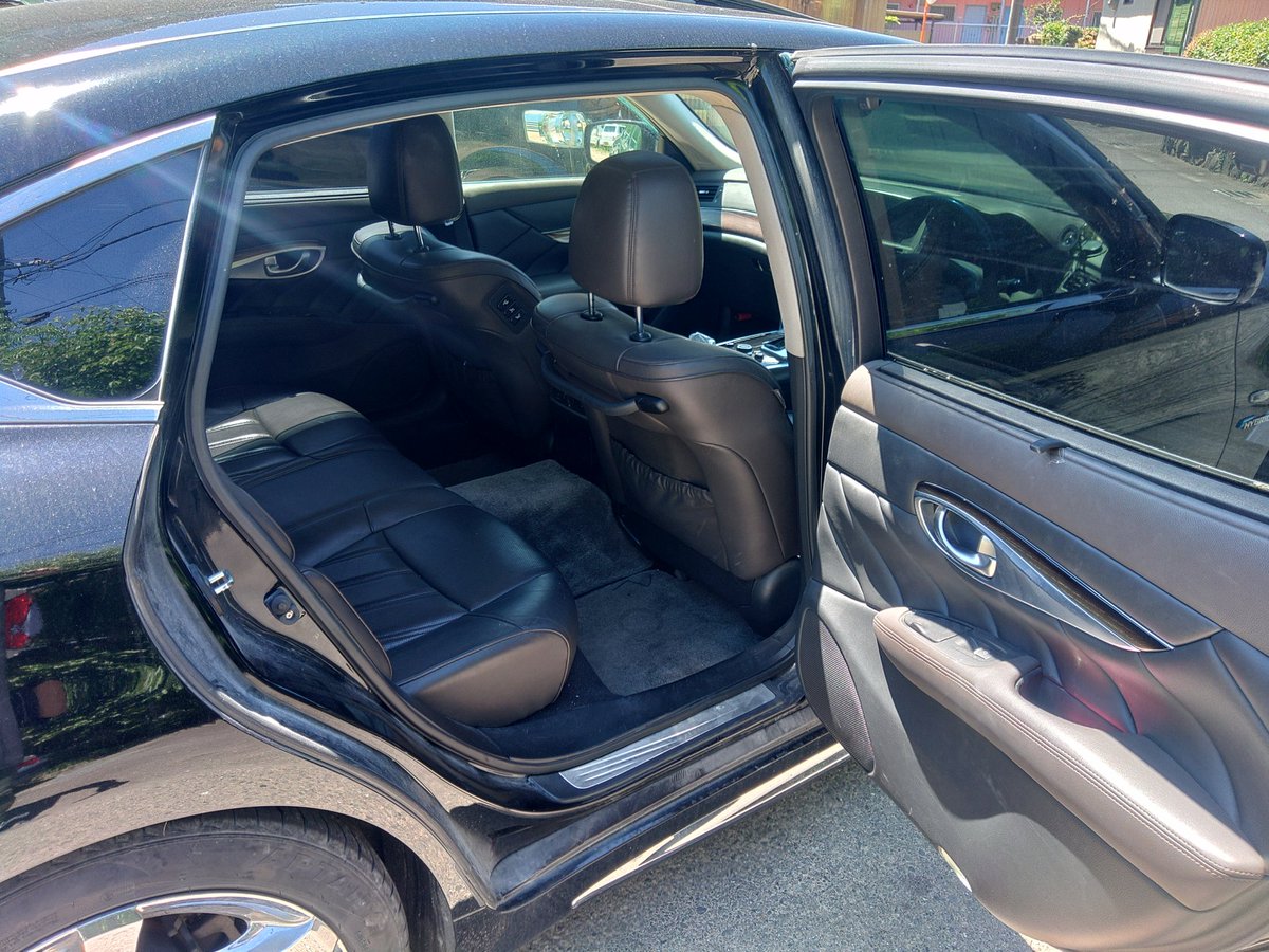 bacchigoo's tweet photo. 平成25年式
日産・シーマハイブリッド
VIP
走行25万キロ
検R8/6
の車体が入荷しました。
革シート、シートヒーター/クーラー、サンルーフ、社外ホイル、車高調つき
。ストリートを走るために必要な装備です。
現状渡しで40万円くらいですが、よろしかったら如何でしょうか。車検は出来れば御自身で… https://t.co/4J4TJAoW5C