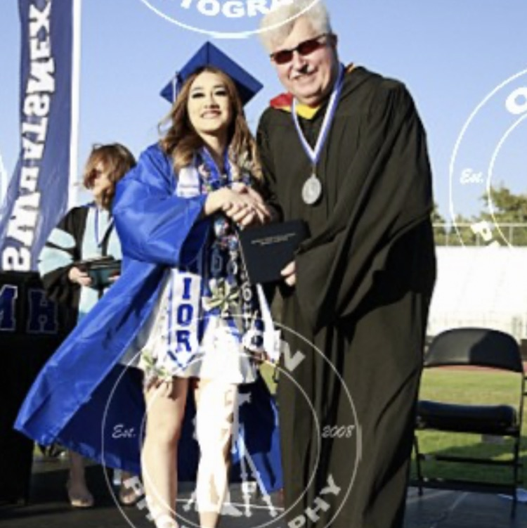 mojaveCoyotes's tweet photo. Our graduation pictures look great, and they are available at https://t.co/yHdLKFGaMa. https://t.co/gv002NgXVt