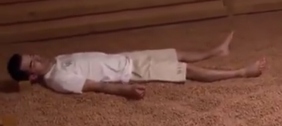 JonasDNCE's tweet photo. me waiting for y'all to answer @heyjonaspodcast https://t.co/I1FPLX1DNz