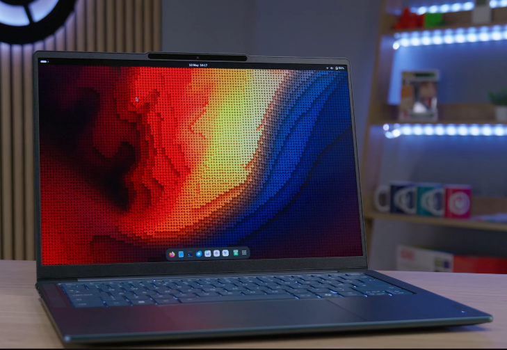 PureRinFunction's tweet photo. Just got a yoga slim 7 (It's basically the mikutop) to replace my old thinkpad. 

Paid around 660 gbp with a discount for it, same perf tier as a m5, a 120hz oled (1000 nits), 16gb of ram, and a 1tb ssd.

I've also tried the keyboard irl, pretty nice.

(pic from @ConstantGeekery) https://t.co/lRWmg2JUlp
