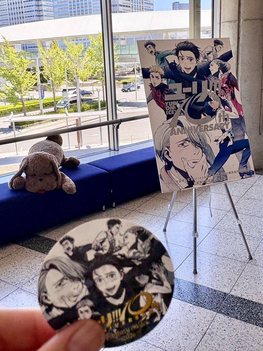 pedalake's tweet photo. ステッカーゲット！ポスターも会場のいたるところに貼られています https://t.co/H3aDQEPGj5