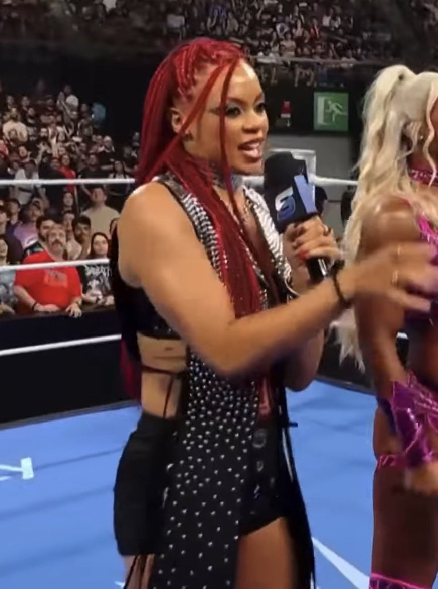 JakeBrono46's tweet photo. B-Fab on SmackDown this week

@TheVibeBri https://t.co/JDYbP55KS8