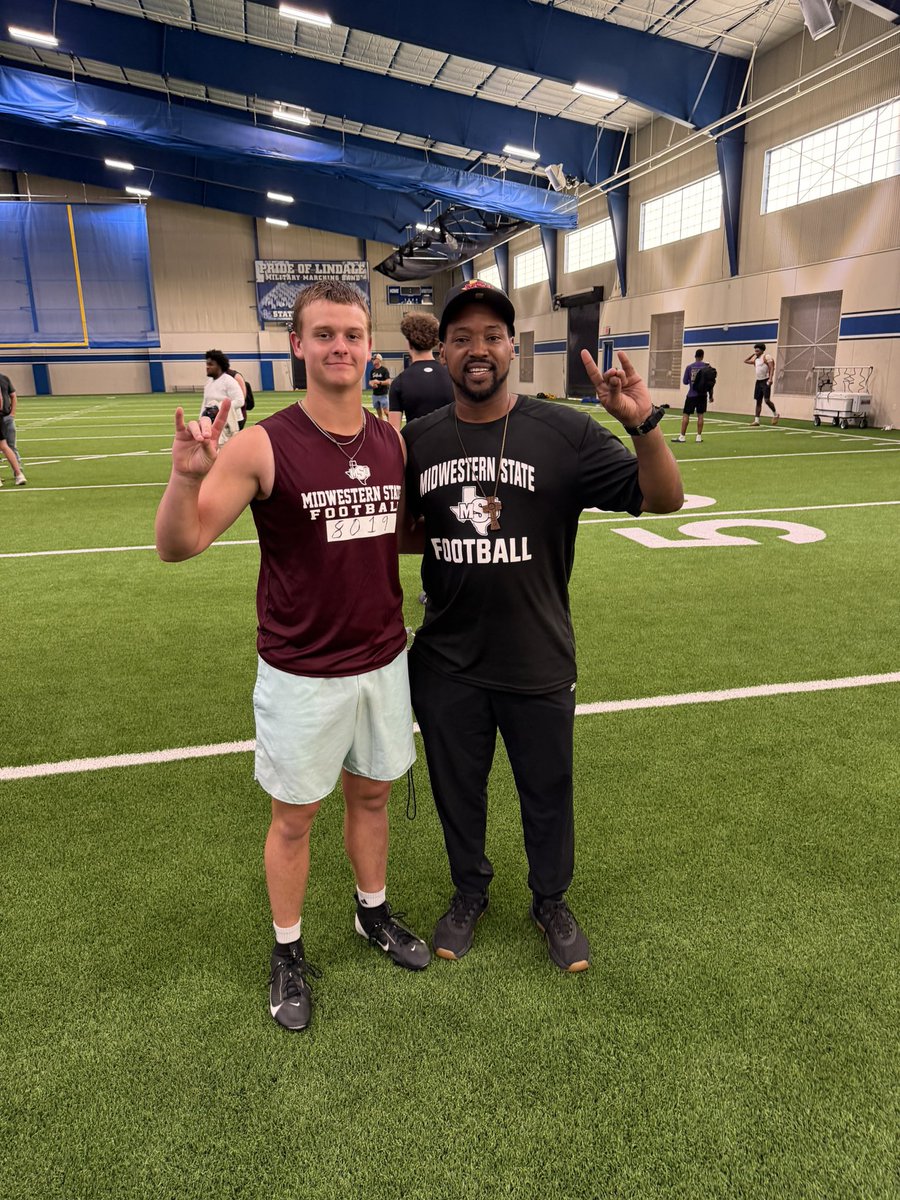 trenton_pepin12's tweet photo. #AGTG Thank you @MSUTexasFB for hosting a great camp! I got some great work in with @_coachcccoleman! https://t.co/nVsgXKRF3A