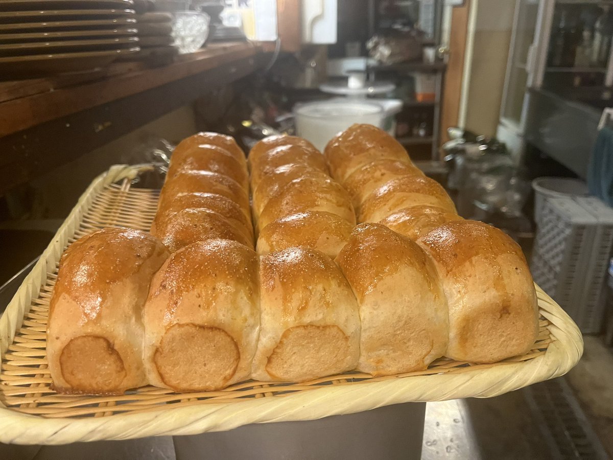 maille2141973's tweet photo. 土曜日爽やかな天気です☀️
そろそろ9周年、メニューもだいぶ出来てきました。少し安い気がしますけど日頃の感謝を込めてのお値段です。
後ほどアップしますのでご覧になってください。
本日も宜しくお願い致します◎ https://t.co/ApLEMLjAg4