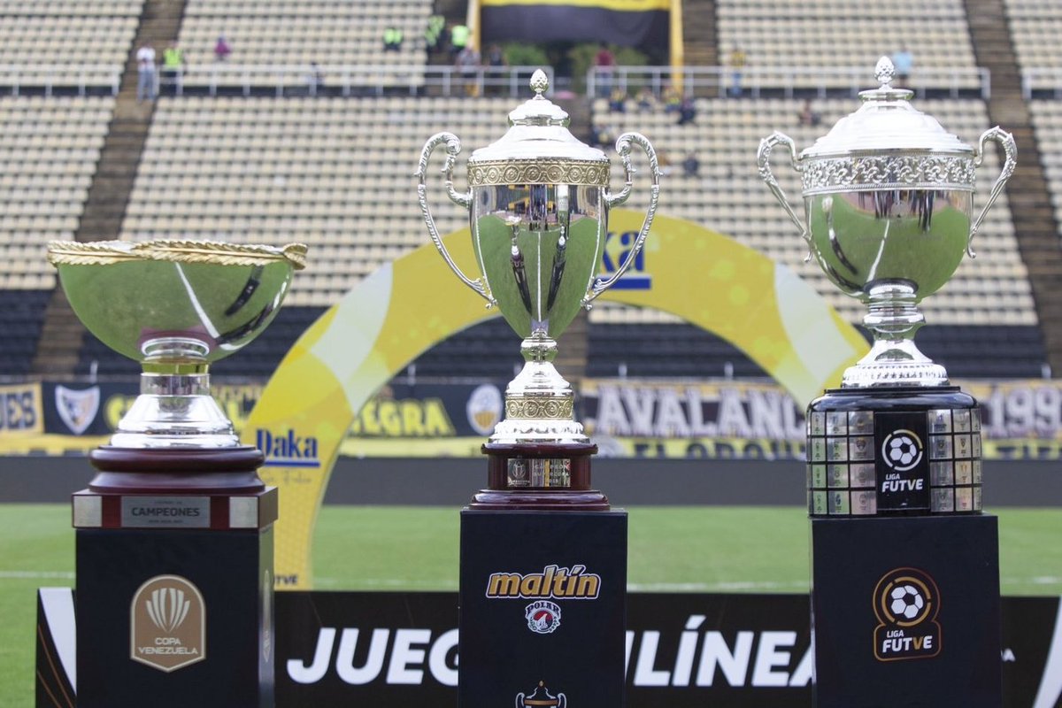 jairspineda's tweet photo. #ElRetoFUTVE #VenezuelaEsFUTVE
MAÑANA: Le harán entrega a @UCVFCOFICIAL, del trofeo de la Supercopa de Venezuela 

Acaba de llegar una invitación a los medios para cubrir una ceremonia de premiación que se hará antes del duelo contra Portuguesa por @LigaFUTVE https://t.co/y6VtdPjuGV