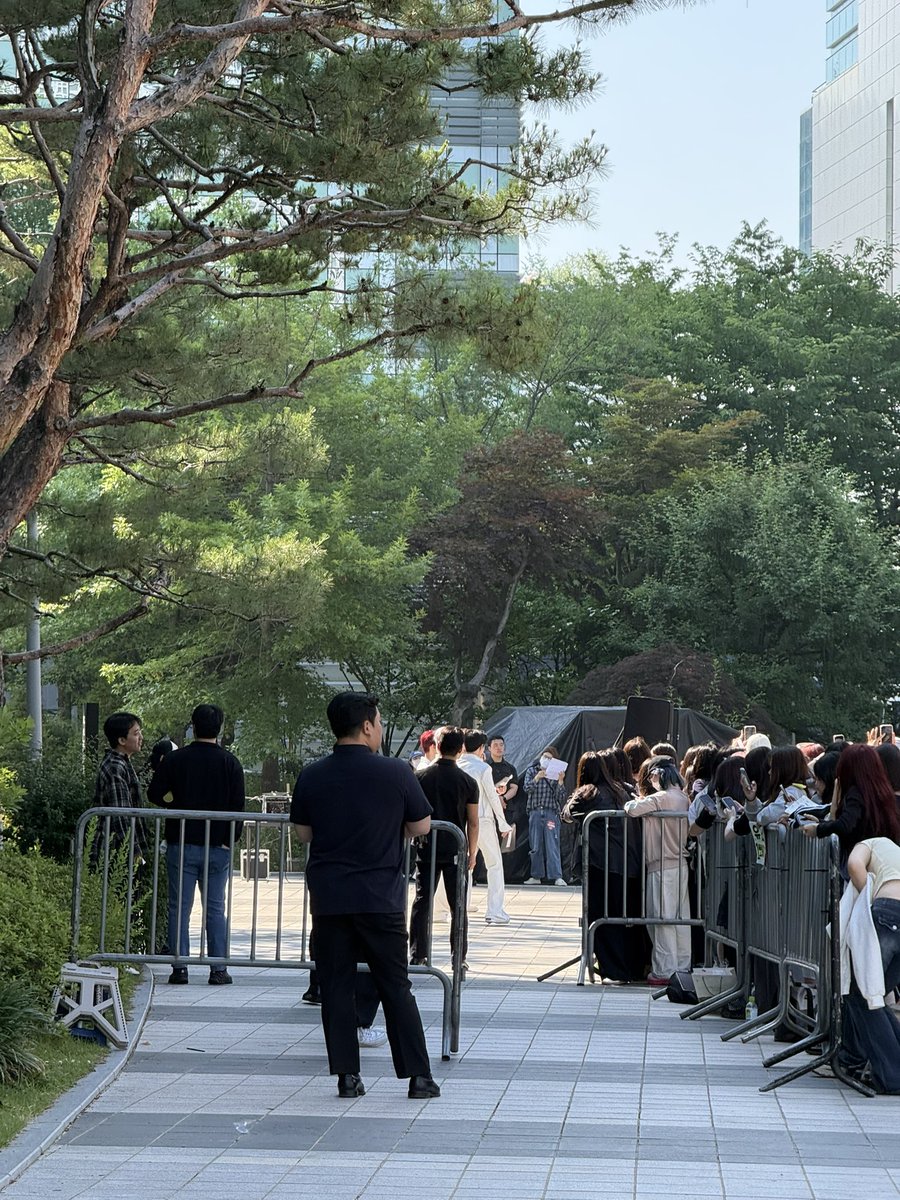 탄 tweet media