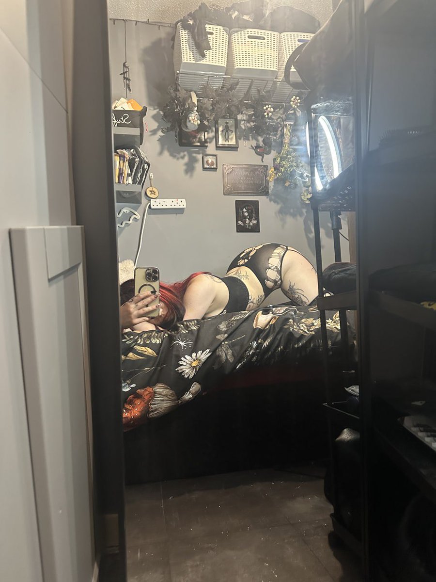 juno30sky's tweet photo. if u get paid 10k per backshot how much u making https://t.co/X3mb8tlmcr
