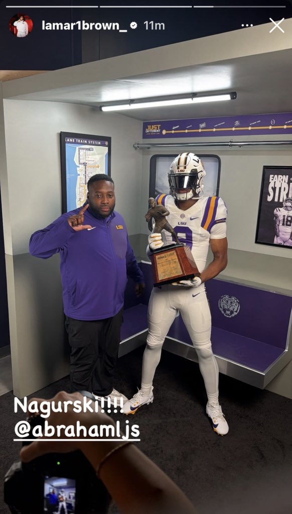 andrechampagnee's tweet photo. Here’s a first look at Abraham Sesay, the nation’s No. 6 edge rusher in the nation, in the purple and gold 👀

Here’s the Pennsylvania native with new #LSU defensive line coach Sterling Lucas 👀 https://t.co/cx4RwuqOuC