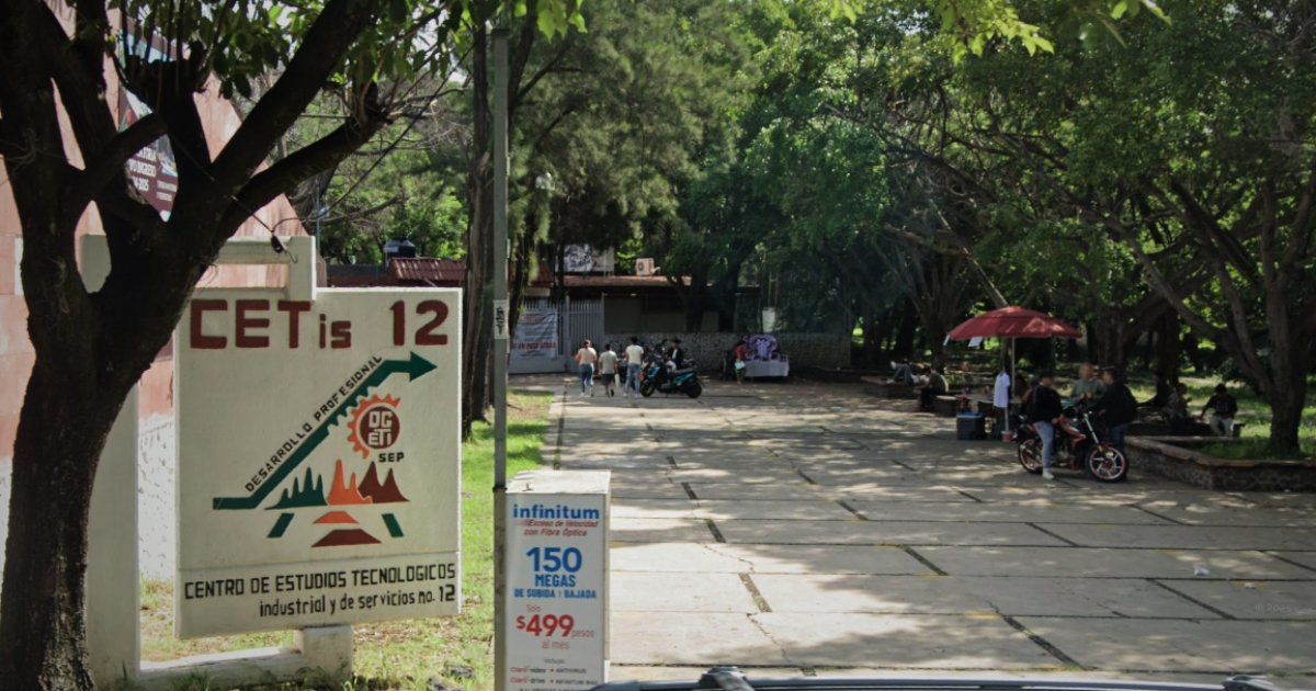 24_morelos's tweet photo. CONVOCAN PADRES DEL CETIS 12 A JUNTA POR INCONFORMIDADES

Padres de familia del #CETIS12 en #CIVAC convocaron a una junta general el próximo 1 de junio a las 7:00 a.m., a las afueras del plantel, para exigir transparencia y participación en las decisiones escolares.

Denuncian que el comité actual no representa sus intereses y piden cuentas claras, cuotas justas y rendición de recursos. Además, solicitan la destitución de la directora.

El llamado es a todos los padres a unirse para buscar mejoras en la institución y en beneficio de los estudiantes.