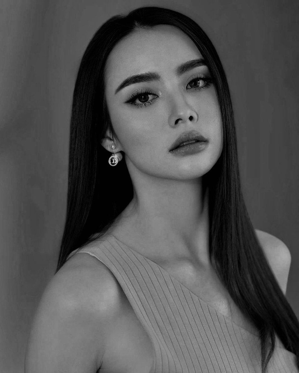 DUSKDELIRIUM's tweet photo. @TamagoPost ️️ 

DANINA SERAFINA, 1995.
Interior designer. Kalau kawan? Boleh tahu cita-citamu dulu? 

️️ ️️ https://t.co/7NnimksA6H