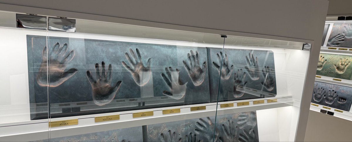 RHC0811's tweet photo. NiziUちゃん達の手形見てきた〜😆
#NiziU #マユカ #MAYUKA
#京セラドーム https://t.co/yA1VatyBee