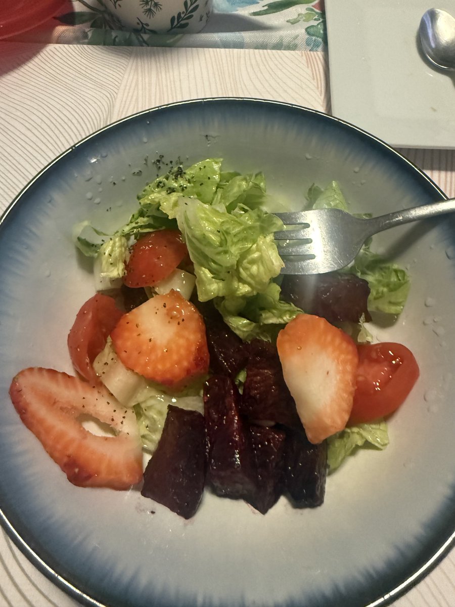 howelled91's tweet photo. My wife Martina’s awesome salad 😍😍🥰❤️ https://t.co/ma2ViWOrXC