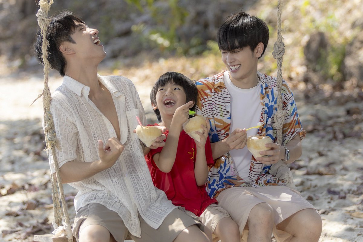 studiopedta_'s tweet photo. a cute little family .・。.・゜✭・

#PerthSanta #เพิร์ธแซนต้า
—🪐 https://t.co/GQwiiJ75NO