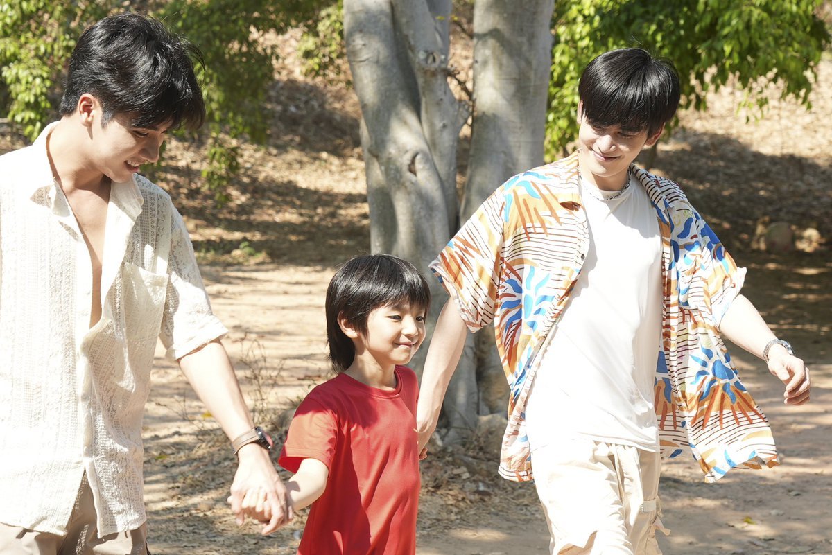 studiopedta_'s tweet photo. a cute little family .・。.・゜✭・

#PerthSanta #เพิร์ธแซนต้า
—🪐 https://t.co/GQwiiJ75NO