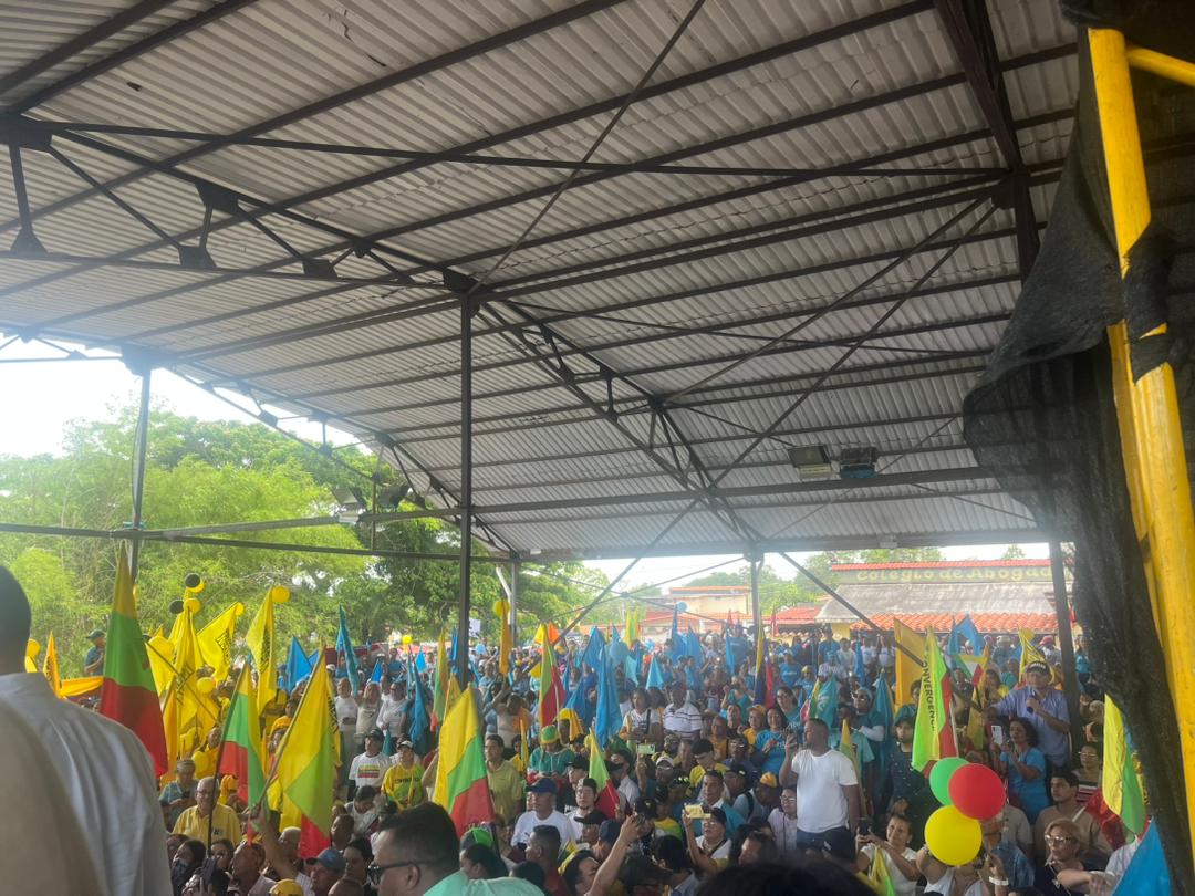 ProyectoVzla's tweet photo. En un masivo y emotivo encuentro ciudadano, las fuerzas democráticas del estado Yaracuy se dieron cita en el Colegio de Abogados. Yaracuy, se convirtió en un epicentro de la esperanza, consolidando un firme compromiso con la ruta electoral y el cambio político en el país. https://t.co/aUGuN6RM9A