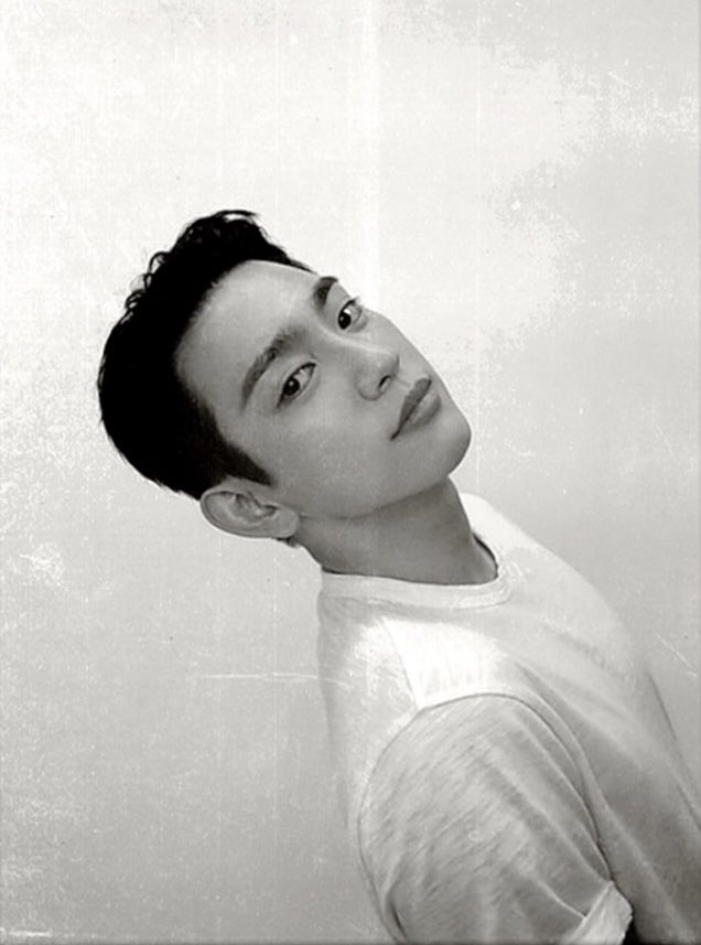everlovejy's tweet photo. this is such an 80’s heartthrob look i’m giddy https://t.co/mFHdXoO1LG
