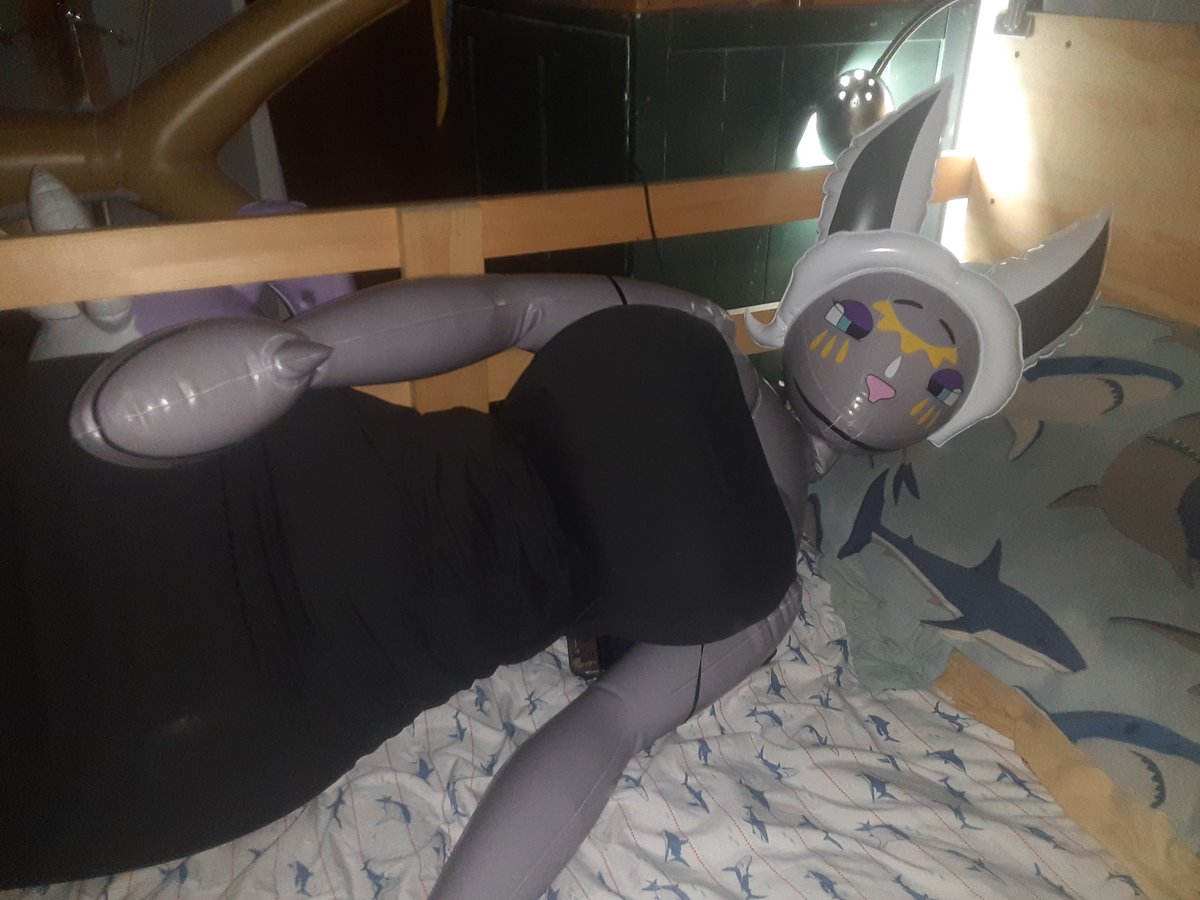 turquoisedrag0n's tweet photo. Mineru in a sleek black dress. It shows off her curves nicely! https://t.co/Jsp7XqlNOE