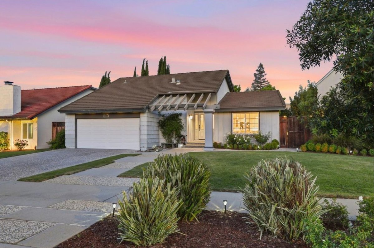 RivalryTeam's tweet photo. JUST SOLD by RivalryTeam in Almaden, San Jose - $2M

#rivalryteam #realestate #realestateagent #homebuyers #homebuying #siliconvalleyrealestate #siliconvalleyhomesforsale #bayarearealestate #realestateexperts #siliconvalleyhomes #homesellers #homeselling https://t.co/73CrEpdACW