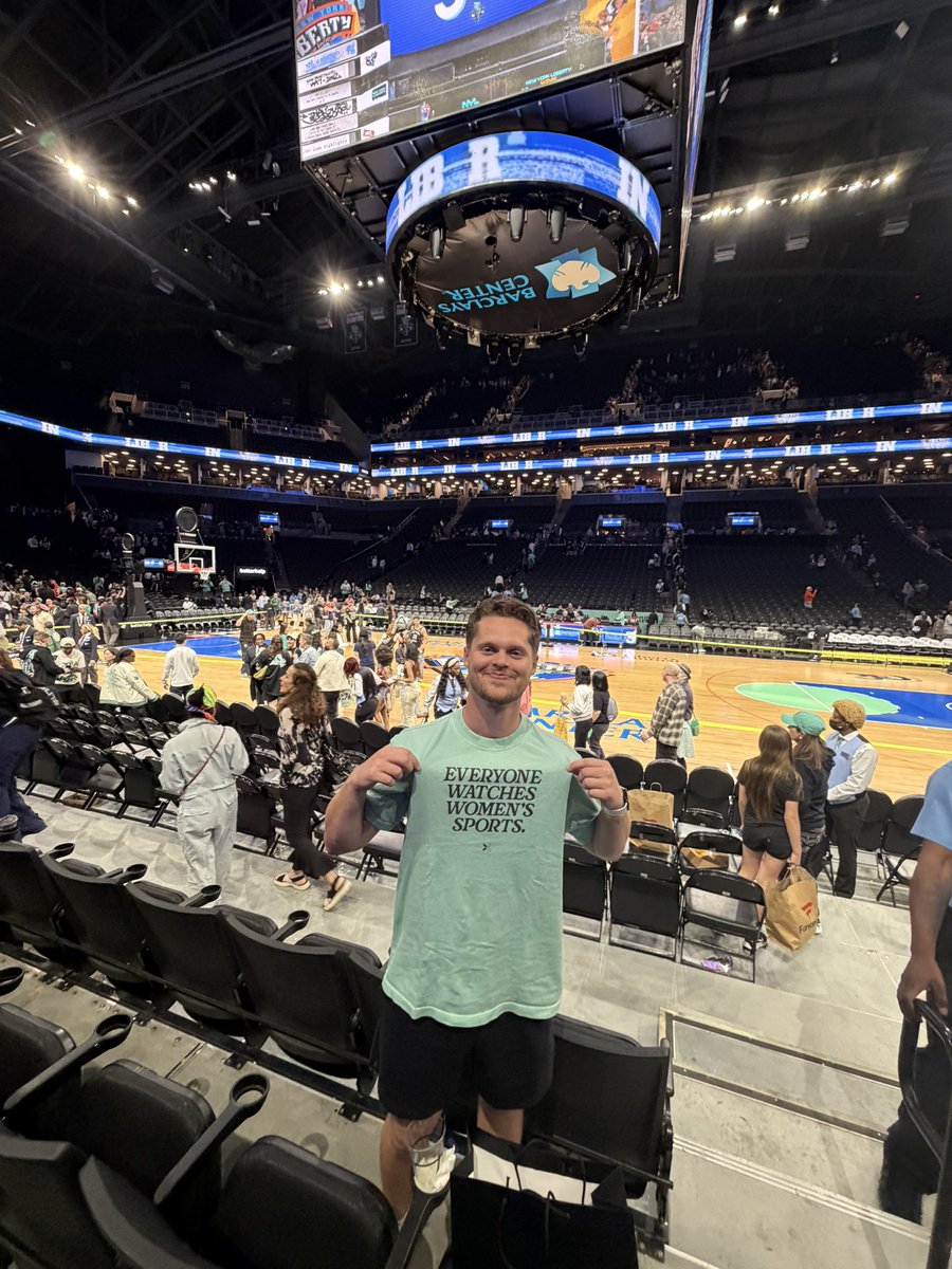 GriffinDP_'s tweet photo. What the shirt says 🗽 https://t.co/kWDJRzG4LH