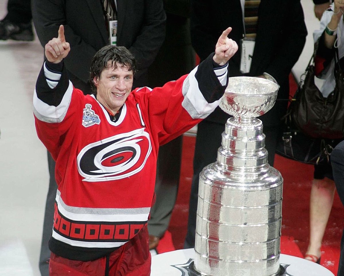 puckempire's tweet photo. The last time the Carolina Hurricanes were in the Stanley Cup Final was 2006:

• Macklin Celebrini was six days old
• Crosby &amp; Ovi had just finished their rookie season
• Wayne Gretzky was the Coyotes' HC
• Stankoven was 3, Blake was 2
• 4 teams in the NHL didn't exist https://t.co/4hnwxuIglG