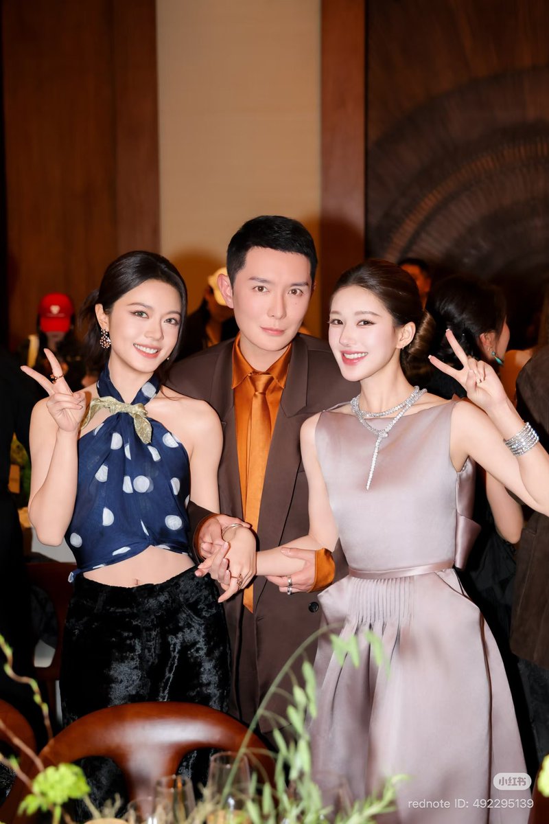 jinmaifiles's tweet photo. #ZhaoJinmai with #ZhaoLusi and Rocco Liu at the #VogueVacation dinner party! https://t.co/eGEtCq6gHF