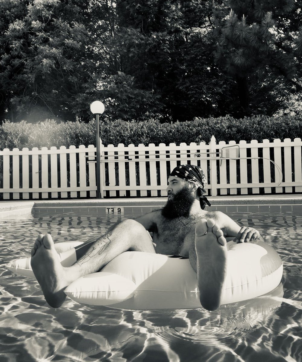 🦶🏼🍑🍌 tweet media