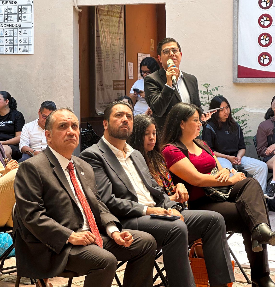 TEEQRO's tweet photo. Hoy, los Magistrados Daniel Estrada García y @MagdoRGutierrez , asistieron a la conferencia magistral “Límites a la intervención de los ayuntamientos en elecciones de representación indígena”, a cargo del Magistrado @OmarHdzEsquivel  , integrante de la @TEPJF_TOL https://t.co/GGKXFwPmGT