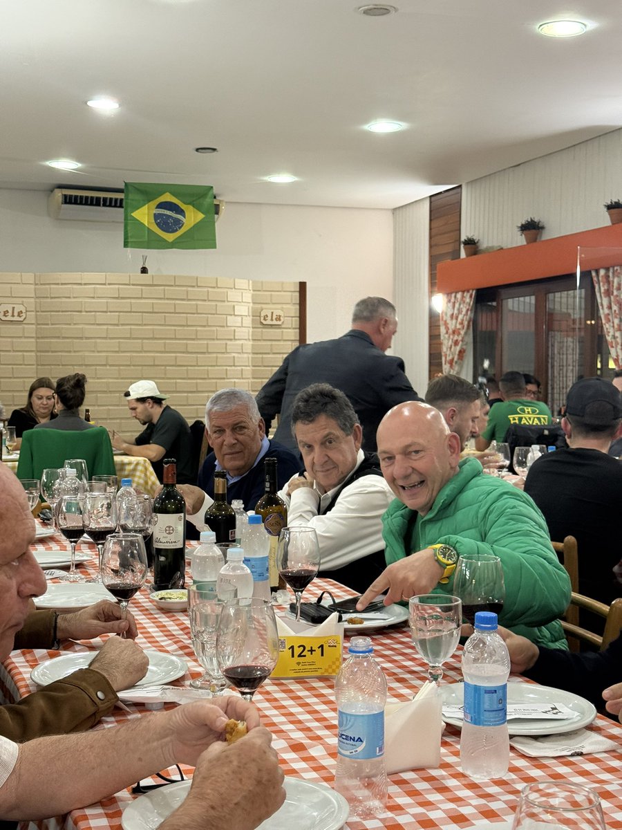 LucianoHangBr's tweet photo. Olha o número da mesa… https://t.co/48TgkJuVIt