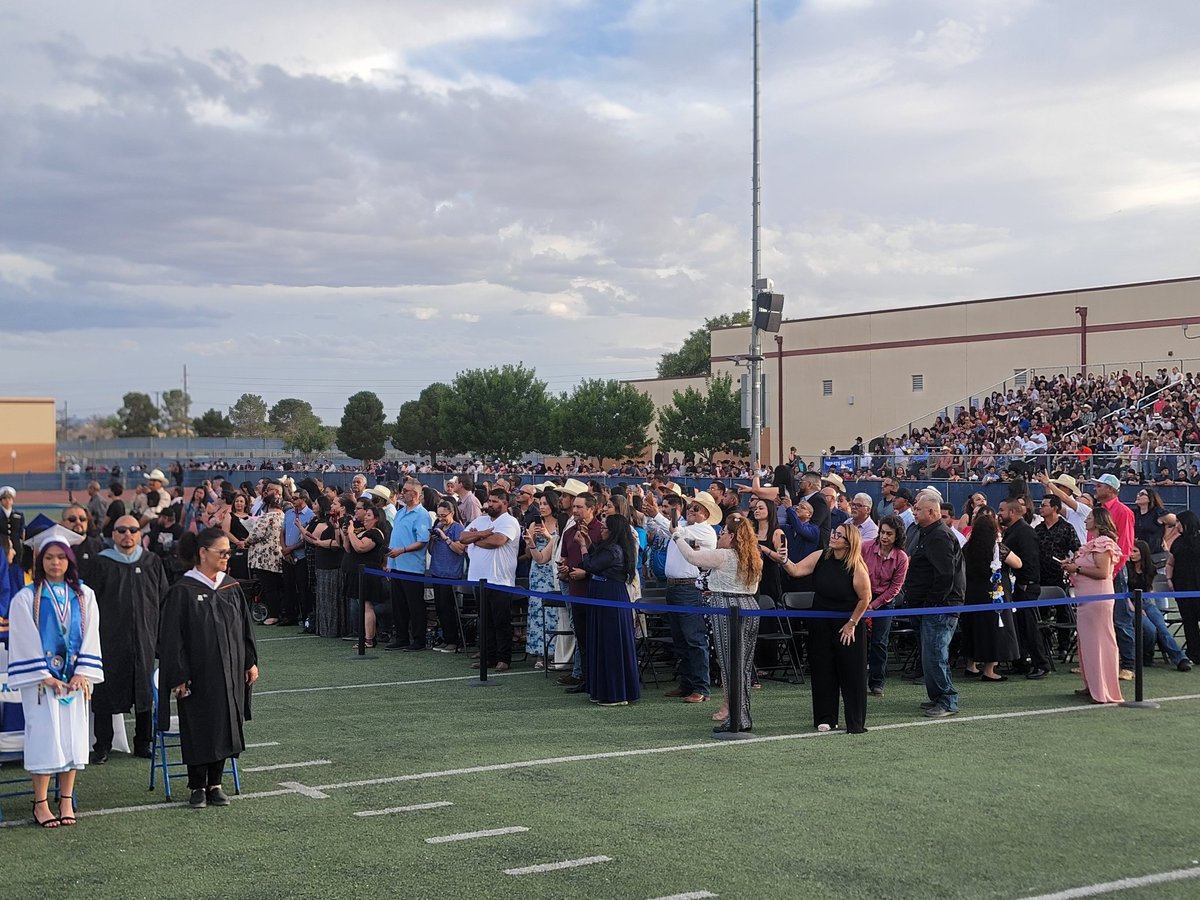 jmezachavez's tweet photo. All @SanElizarioISD employees contribute to this moment! 💞 #Adelante y #ManosALaObra #WeAreSomosSanEli Congratulations #Classof2026 Embrace the challenges &amp; soar! https://t.co/KA646s0TQK