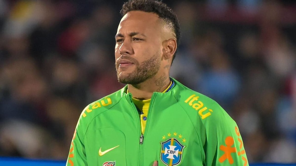 CR7Vascaino_'s tweet photo. URGENTE 🚨 

Imperador Palpatine pretende levar Neymar ao lado negro da força, para que o atleta desperte todo seu poder e possa ficar apto para a copa do mundo 

O órgão analisa a proposta, porém fica receiosa, pois sabe dos efeitos colaterais que a manobra pode causar https://t.co/ysKkpDntZw